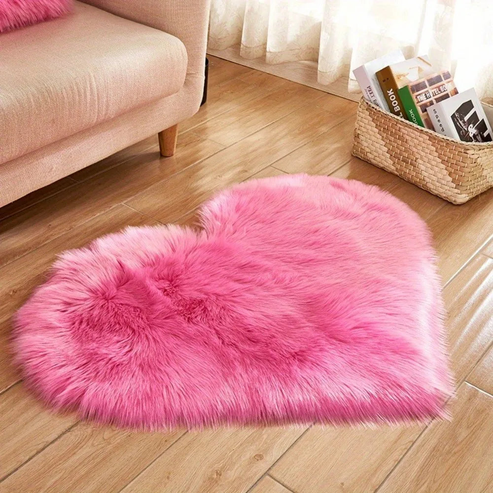 Heart-Shaped Plush Area Rug - Cozy Decorative Accent Carpet