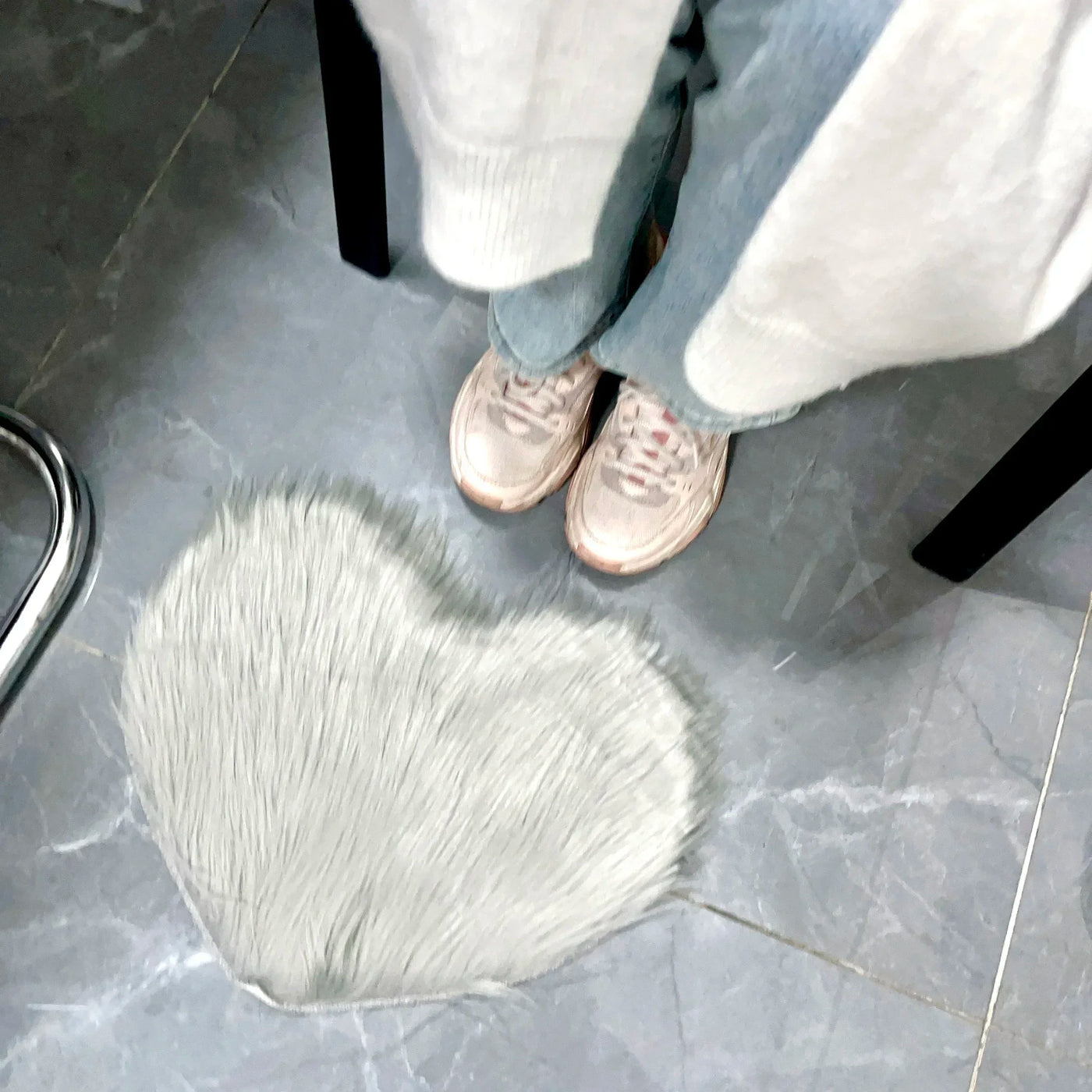 Heart-Shaped Plush Area Rug - Cozy Decorative Accent Carpet